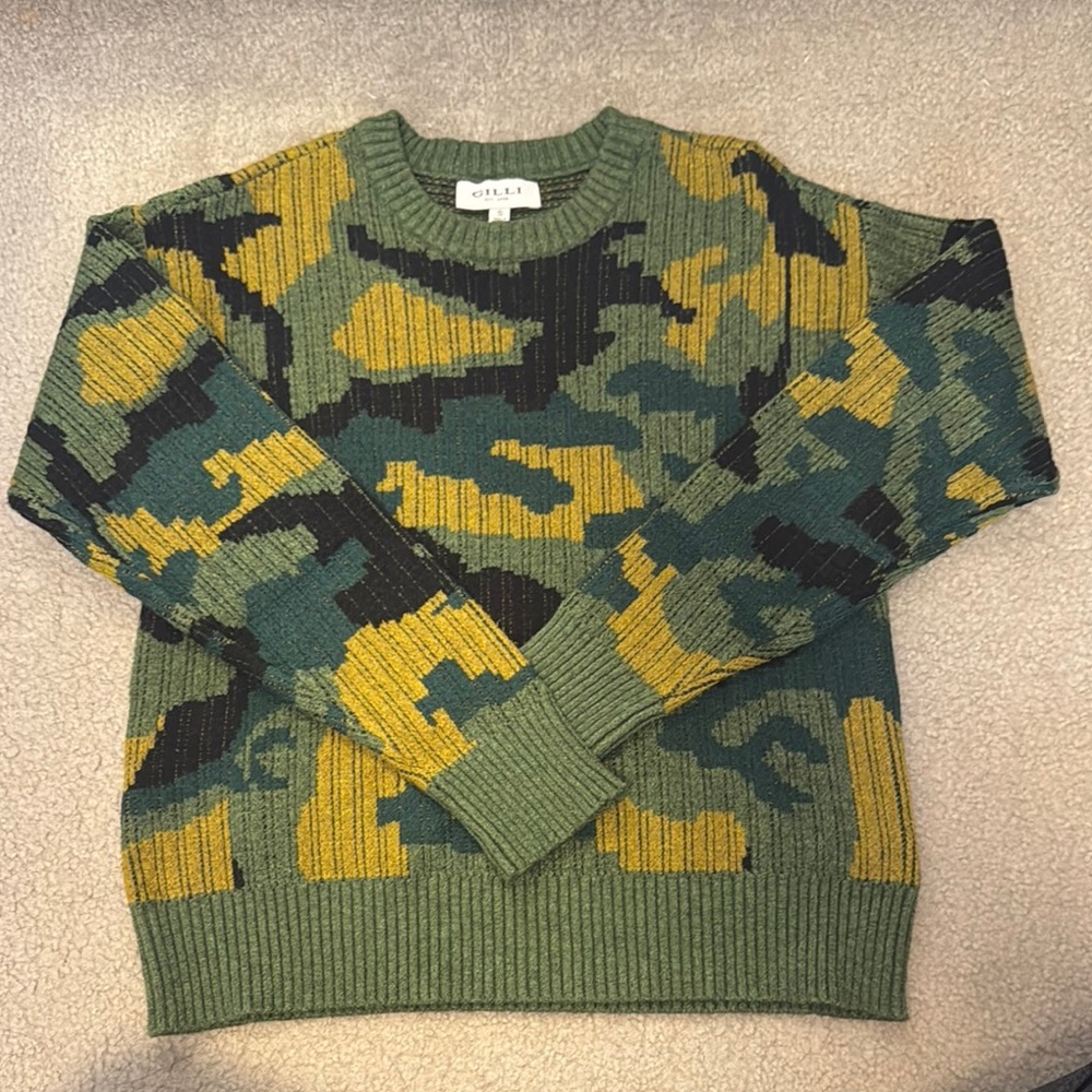 Gilli Green Camo Sweater- Size Small New without tag